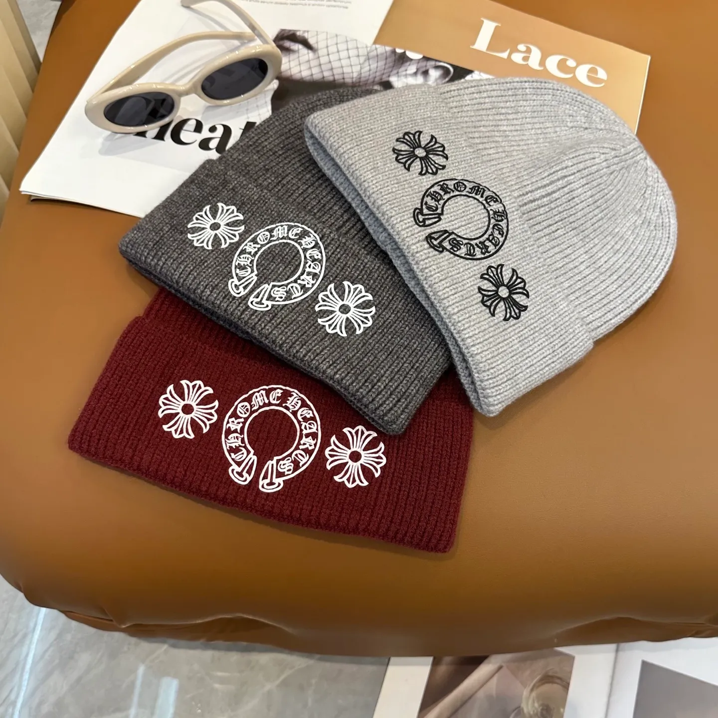 P50 🤍Chrome hearts new autumn and winter cross knitted hat🧶 One of the must-have hats in autumn and winter~ It really looks good on whoever wears it~, it is also a perfect match in black and white and gray in autumn~